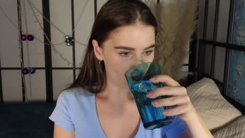 Snapshot of elliephant_ chatting on 01/11/25, 12:29 just Emily online show from 01/11/25, 12:29