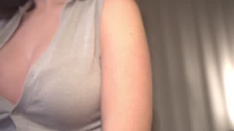 Snapshot of elliephant_ chatting on 01/13/25, 03:36 just Emily online show from 01/13/25, 03:36