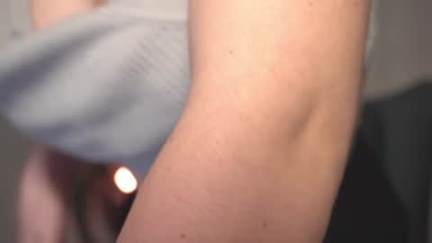 Snapshot of elliephant_ chatting on 01/13/25, 06:38 just Emily online show from 01/13/25, 06:38