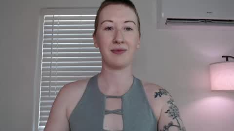 Snapshot of ellierowyn chatting on 11/14/25, 09:35 Ellie Rowyn online show from 11/14/25, 09:35