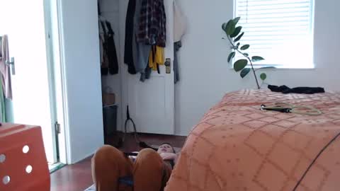 Ellie Rowyn online show from 12/22/25, 08:39