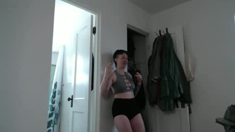 Ellie Rowyn online show from 04/10/26, 06:45