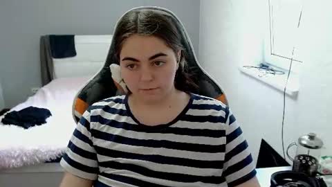 Ellie online show from 07/12/26, 09:22