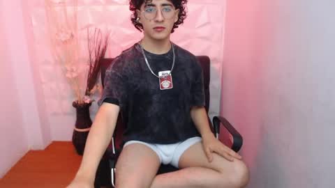 elliot_03 online show from 06/01/26, 11:34