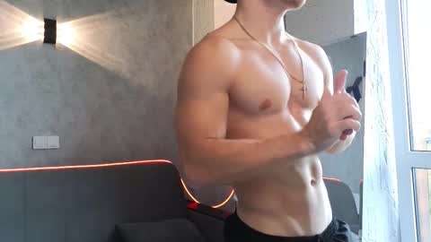 elliot_muscle04 online show from 09/18/25, 06:37