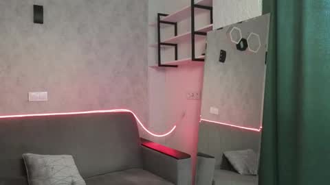 elliot_muscle04 online show from 10/12/25, 11:42