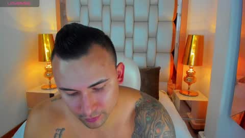 Snapshot of elliott_veelez chatting on 01/08/25, 08:29 E L L I O T V E L E Z online show from 01/08/25, 08:29