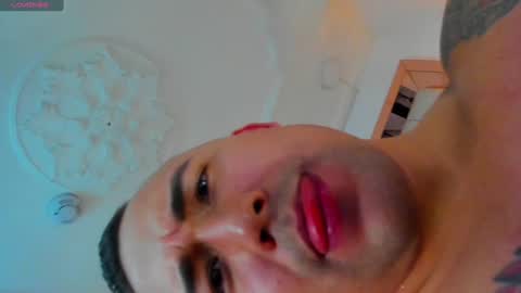 Snapshot of elliott_veelez chatting on 01/17/25, 08:55 E L L I O T V E L E Z online show from 01/17/25, 08:55