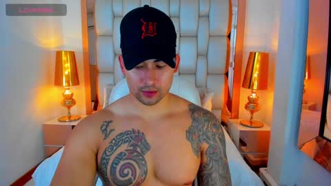 Snapshot of elliott_veelez chatting on 01/31/25, 08:22 E L L I O T V E L E Z online show from 01/31/25, 08:22