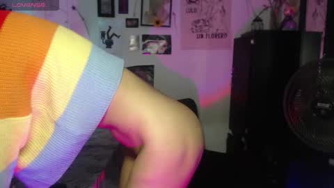 Snapshot of ellis_flowers chatting on 10/27/25, 10:14 . online show from 10/27/25, 10:14