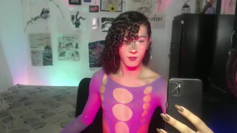 Snapshot of ellis_flowers chatting on 11/11/25, 12:10 . online show from 11/11/25, 12:10