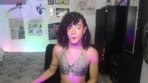 Snapshot of ellis_flowers chatting on 11/11/25, 10:54 . online show from 11/11/25, 10:54