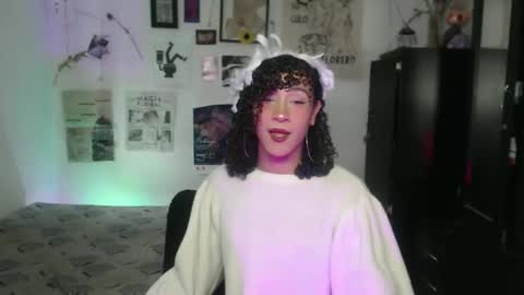 Snapshot of ellis_flowers chatting on 11/17/25, 07:19 . online show from 11/17/25, 07:19