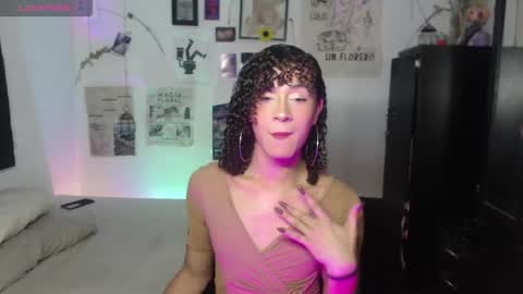 Snapshot of ellis_flowers chatting on 11/25/25, 11:38 . online show from 11/25/25, 11:38