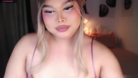 Snapshot of ellise_husson chatting on 07/18/26, 03:27 Ellise online show from 07/18/26, 03:27