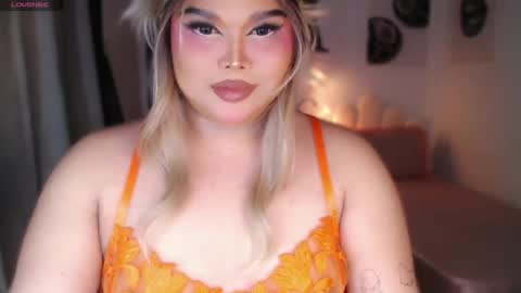 Snapshot of ellise_husson chatting on 07/19/26, 05:05 Ellise online show from 07/19/26, 05:05