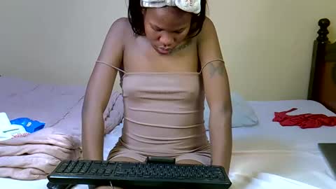 Snapshot of elllanna chatting on 09/30/25, 11:15 elllanna online show from 09/30/25, 11:15