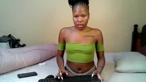 Snapshot of elllanna chatting on 10/02/25, 11:12 elllanna online show from 10/02/25, 11:12