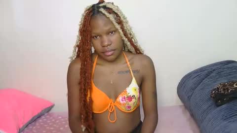 Snapshot of elllanna chatting on 11/17/25, 08:42 elllanna online show from 11/17/25, 08:42