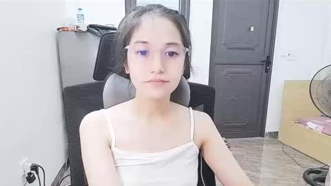 Snapshot of ellsa9x chatting on 10/15/25, 02:22 ellsa9x online show from 10/15/25, 02:22