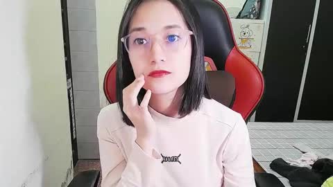 Snapshot of ellsa9x chatting on 11/15/25, 01:58 ellsa9x online show from 11/15/25, 01:58