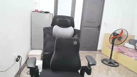 Snapshot of ellsa9x chatting on 11/19/25, 02:33 ellsa9x online show from 11/19/25, 02:33