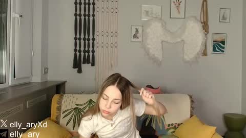 elly_ary online show from 01/14/26, 09:31