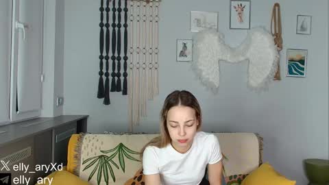 elly_ary online show from 01/15/26, 09:18