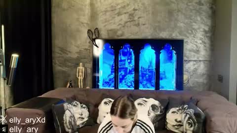 elly_ary online show from 02/01/26, 09:35