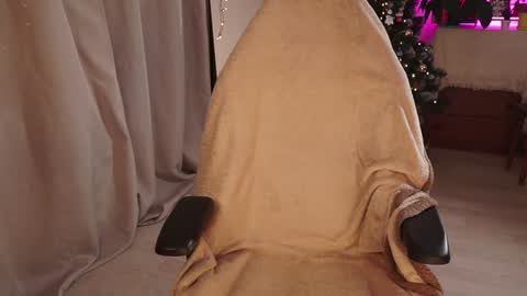 Elly online show from 12/13/24, 07:32