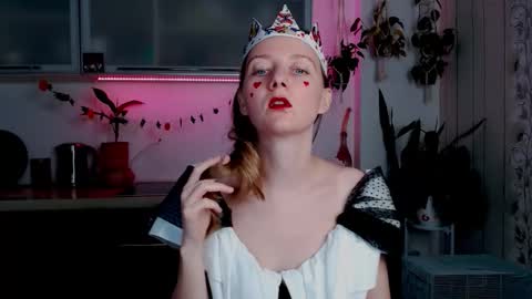 Snapshot of elly_helly chatting on 10/31/25, 08:21 elly_helly online show from 10/31/25, 08:21