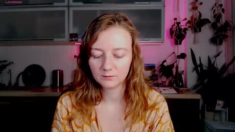 Snapshot of elly_helly chatting on 12/14/25, 08:46 elly_helly online show from 12/14/25, 08:46