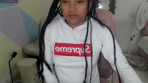 Snapshot of elly_willis chatting on 12/30/24, 11:26 Elly online show from 12/30/24, 11:26