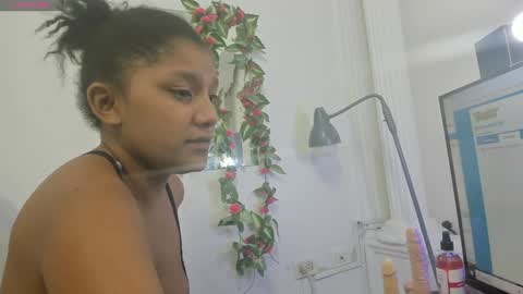 Snapshot of elly_willis chatting on 01/05/25, 08:10 Elly online show from 01/05/25, 08:10