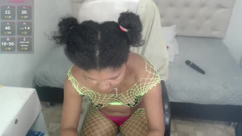 Snapshot of elly_willis chatting on 10/31/25, 09:49 Elly online show from 10/31/25, 09:49