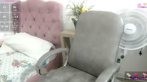 Snapshot of elly_willis chatting on 06/24/26, 04:28 Elly online show from 06/24/26, 04:28