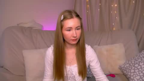 Snapshot of ellycolins chatting on 11/13/25, 03:16 Elly online show from 11/13/25, 03:16