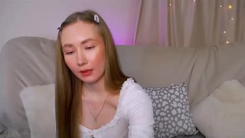 Snapshot of ellycolins chatting on 11/23/25, 02:55 Elly online show from 11/23/25, 02:55