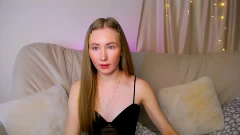 Snapshot of ellycolins chatting on 11/30/25, 02:59 Elly online show from 11/30/25, 02:59