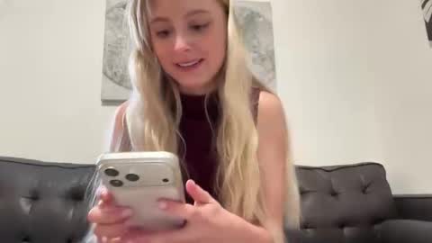 ellykeyofficial online show from 05/01/26, 11:09