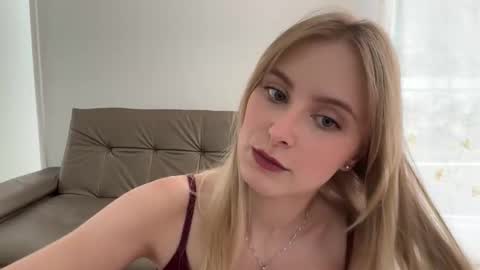 ellykeyofficial online show from 05/18/26, 03:51