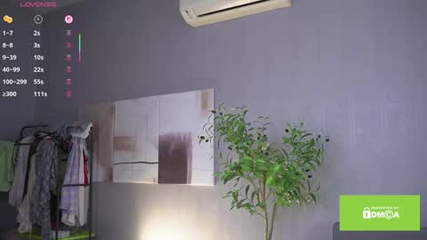 Snapshot of ellyl chatting on 10/06/25, 08:12 ellyl online show from 10/06/25, 08:12