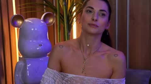 Elly online show from 04/18/26, 07:07