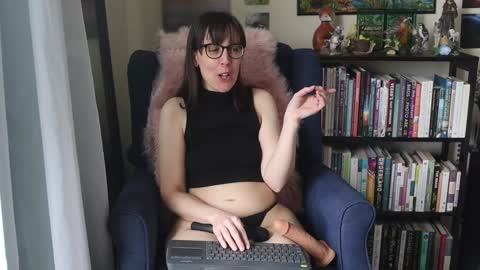 Snapshot of ellynaomi chatting on 02/08/25, 07:38 Elly Naomi online show from 02/08/25, 07:38