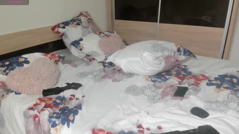 Snapshot of ellyslimdoll chatting on 01/11/25, 12:33 ellslimdoll online show from 01/11/25, 12:33