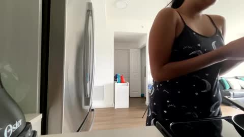 Snapshot of ellysooo chatting on 09/21/25, 02:40 Elly online show from 09/21/25, 02:40