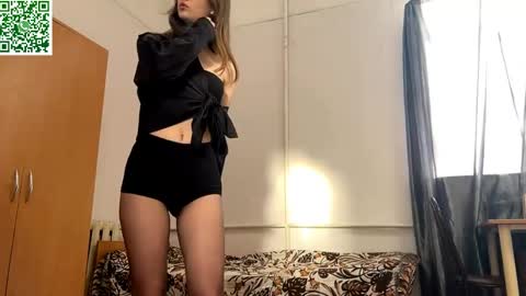 Snapshot of ellyspoerer chatting on 05/08/26, 03:06 Sonya online show from 05/08/26, 03:06