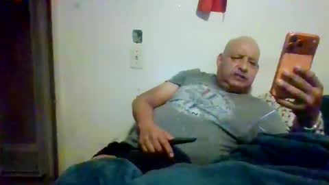 Snapshot of elmario24 chatting on 10/15/25, 08:25 elmario24 online show from 10/15/25, 08:25