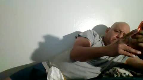 Snapshot of elmario24 chatting on 10/17/25, 08:28 elmario24 online show from 10/17/25, 08:28