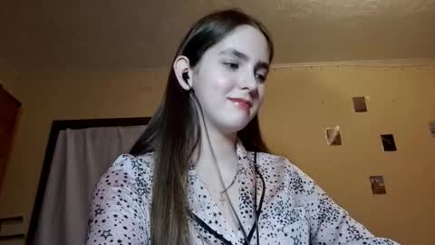 Snapshot of elmeraurora chatting on 02/20/26, 05:02 Kate online show from 02/20/26, 05:02